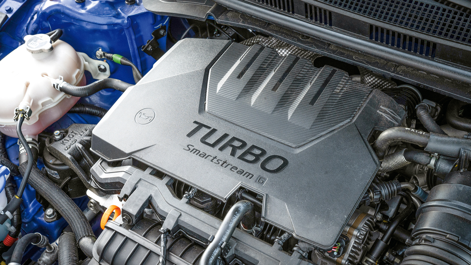 Ο κινητήρας του i20 είναι o πιο αδύναμος του συγκριτικού, με την ισχύ του να φτάνει τους 120 ίππους και τα 200Nm ροπής. Βέβαια οι επιδόσεις του λένε τ